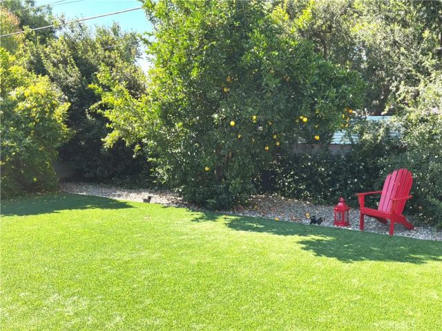 17415 Victory Boulevard, Lake Balboa, CA 91406