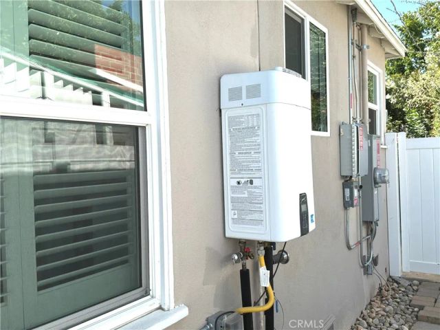 17415 Victory Boulevard, Lake Balboa, CA 91406