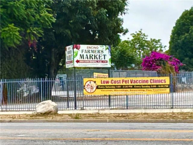 17415 Victory Boulevard, Lake Balboa, CA 91406