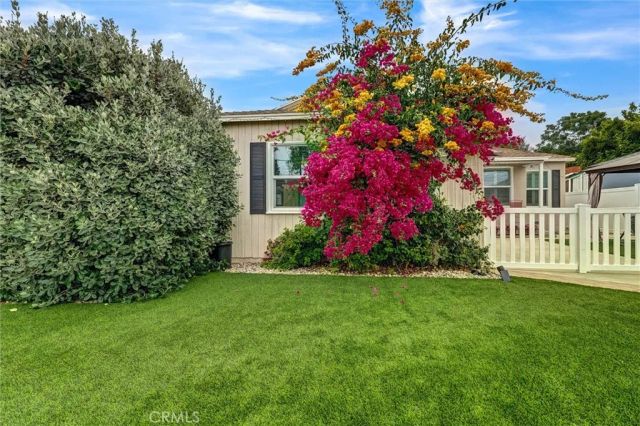 17415 Victory Boulevard, Lake Balboa, CA 91406