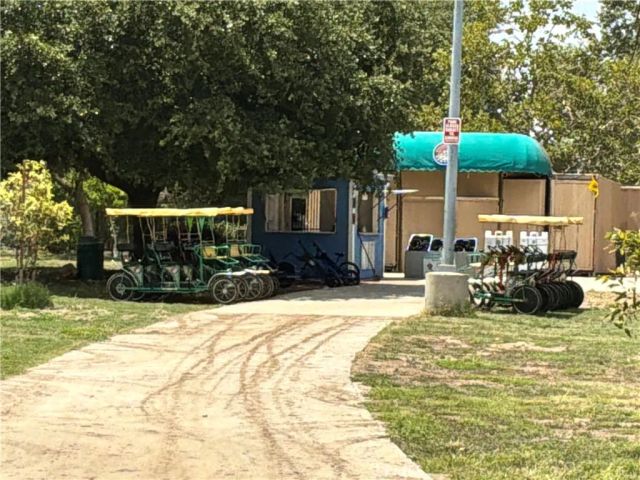 17415 Victory Boulevard, Lake Balboa, CA 91406