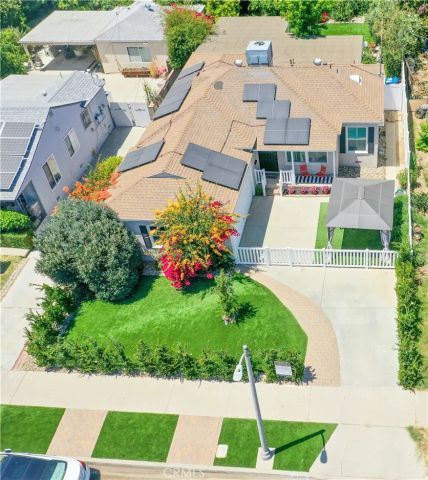 17415 Victory Boulevard, Lake Balboa, CA 91406