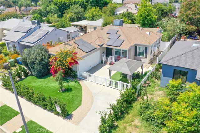 17415 Victory Boulevard, Lake Balboa, CA 91406
