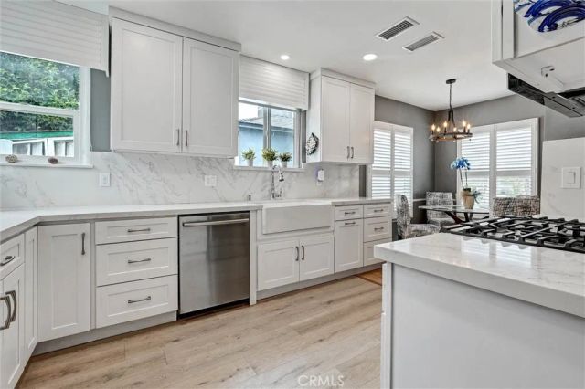 17415 Victory Boulevard, Lake Balboa, CA 91406