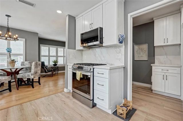 17415 Victory Boulevard, Lake Balboa, CA 91406