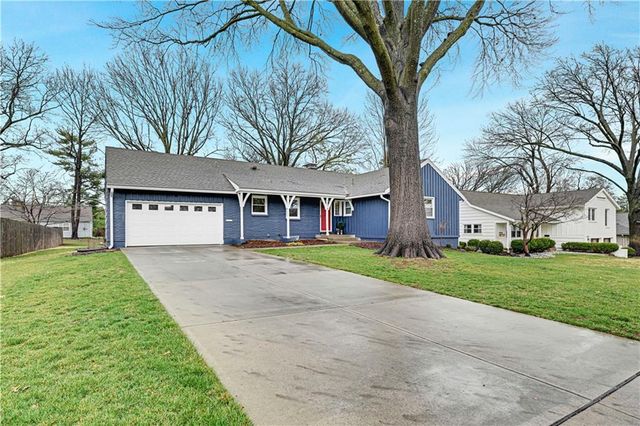 5814 W 84th Terrace, Overland Park, KS 66207