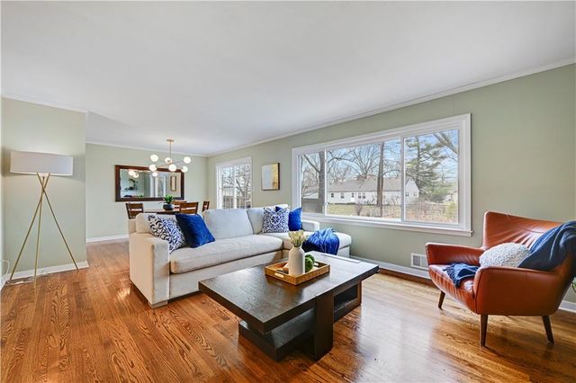 5814 W 84th Terrace, Overland Park, KS 66207