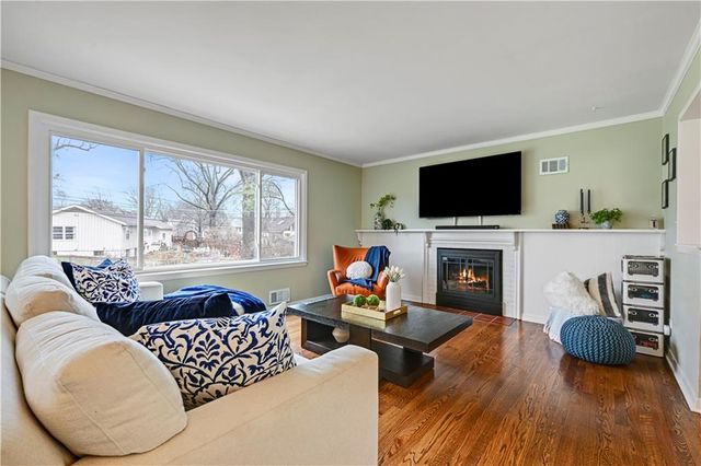 5814 W 84th Terrace, Overland Park, KS 66207