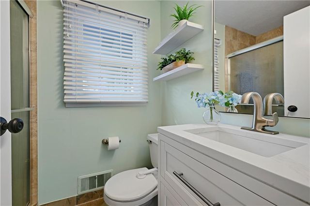 5814 W 84th Terrace, Overland Park, KS 66207