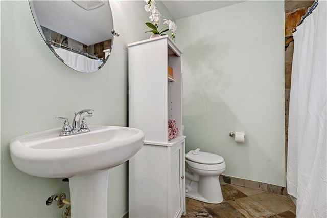 5814 W 84th Terrace, Overland Park, KS 66207