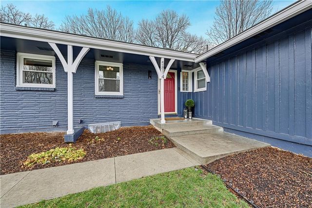 5814 W 84th Terrace, Overland Park, KS 66207