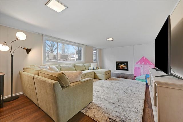 5814 W 84th Terrace, Overland Park, KS 66207