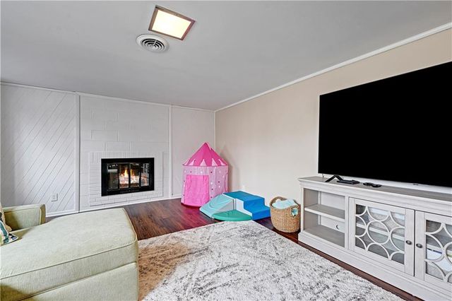 5814 W 84th Terrace, Overland Park, KS 66207