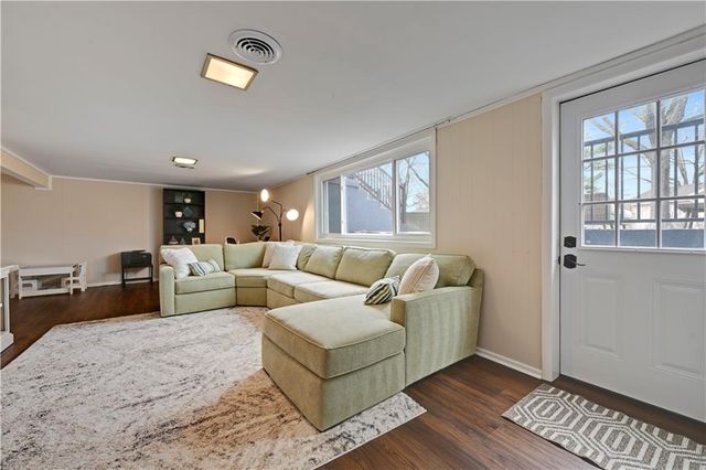 5814 W 84th Terrace, Overland Park, KS 66207