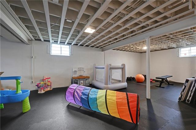 5814 W 84th Terrace, Overland Park, KS 66207