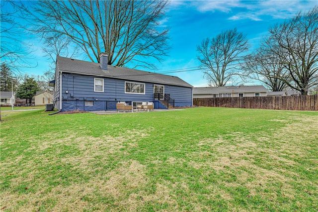 5814 W 84th Terrace, Overland Park, KS 66207