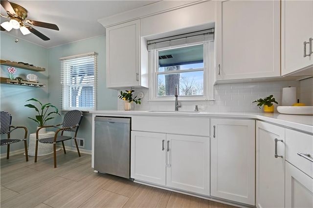 5814 W 84th Terrace, Overland Park, KS 66207