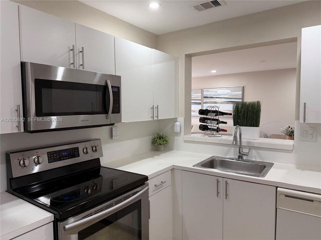 4712 NW 114th Ave 202, Doral, FL 33178