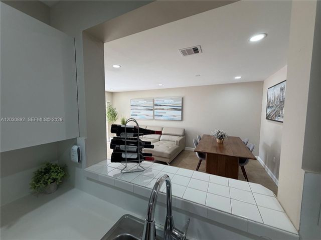 4712 NW 114th Ave 202, Doral, FL 33178