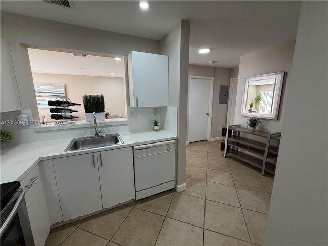 4712 NW 114th Ave 202, Doral, FL 33178