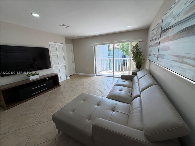 4712 NW 114th Ave 202, Doral, FL 33178
