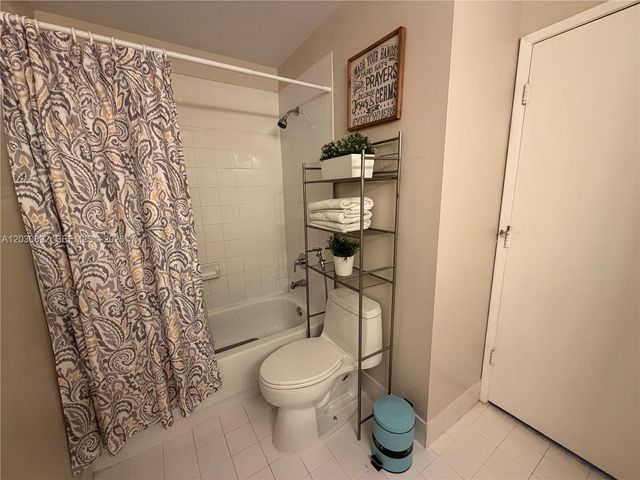 4712 NW 114th Ave 202, Doral, FL 33178