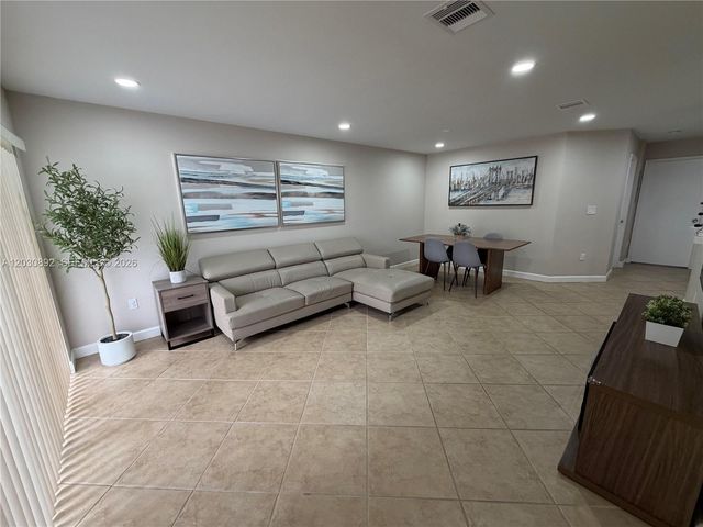 4712 NW 114th Ave 202, Doral, FL 33178
