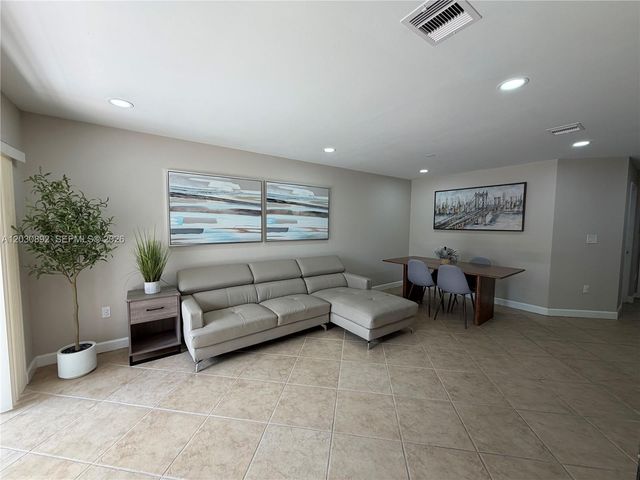4712 NW 114th Ave 202, Doral, FL 33178