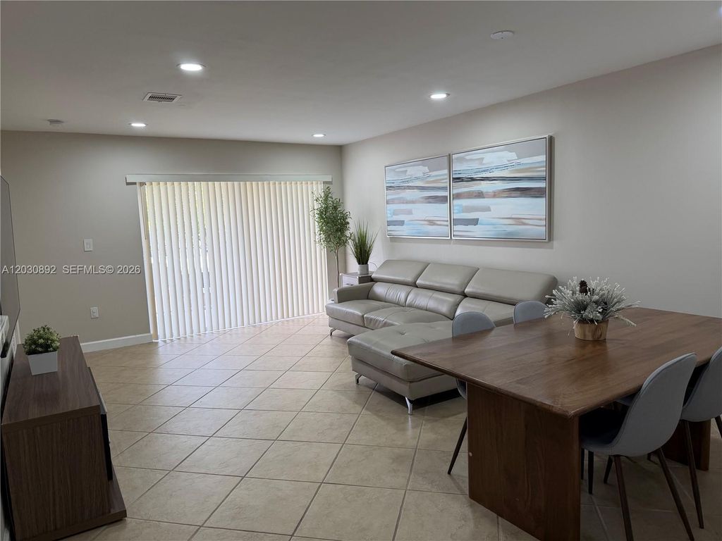 4712 NW 114th Ave 202, Doral, FL 33178