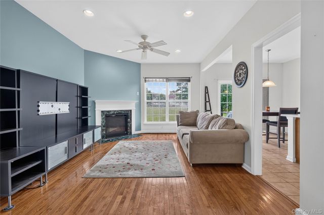 30 Banbury Way 1204, Newburgh, NY 12550