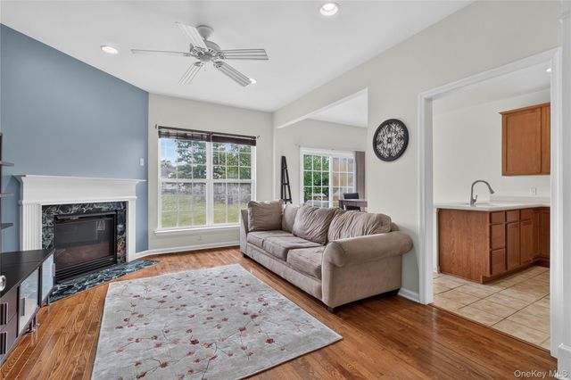 30 Banbury Way 1204, Newburgh, NY 12550