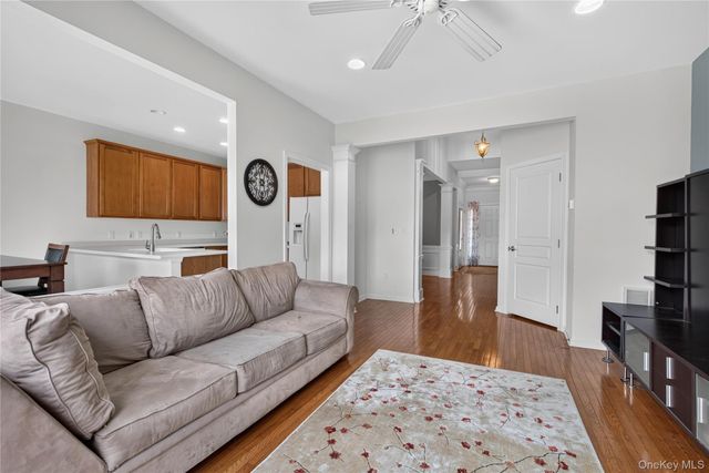 30 Banbury Way 1204, Newburgh, NY 12550