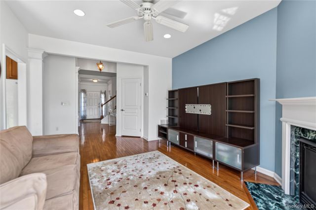 30 Banbury Way 1204, Newburgh, NY 12550