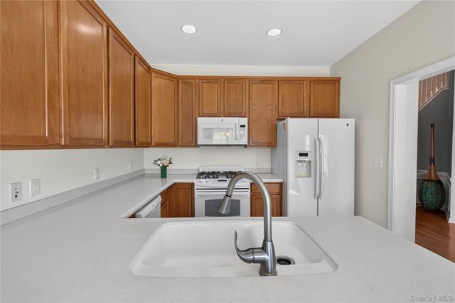 30 Banbury Way 1204, Newburgh, NY 12550