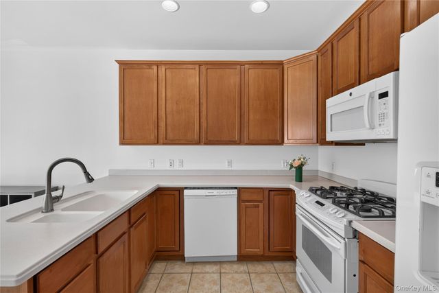 30 Banbury Way 1204, Newburgh, NY 12550