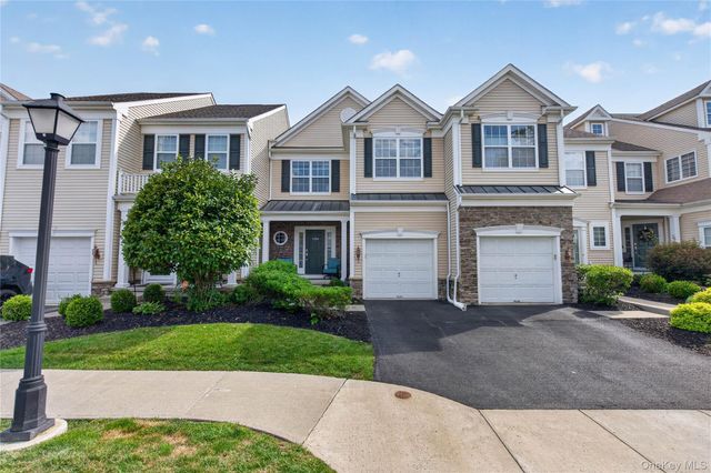 30 Banbury Way 1204, Newburgh, NY 12550