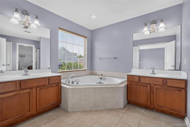 30 Banbury Way 1204, Newburgh, NY 12550