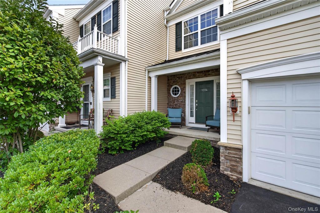 30 Banbury Way 1204, Newburgh, NY 12550