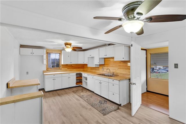 531 5th Ave, Bell Twp, PA 15618