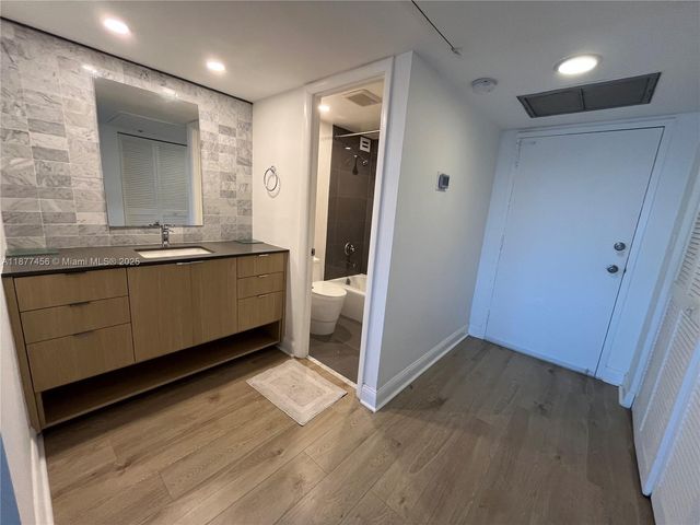 11111 Biscayne Blvd 11A, Miami, FL 33181