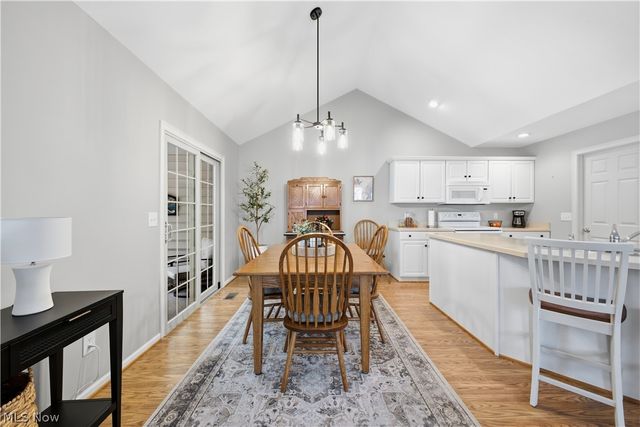 246 Village Court, Columbiana, OH 44408