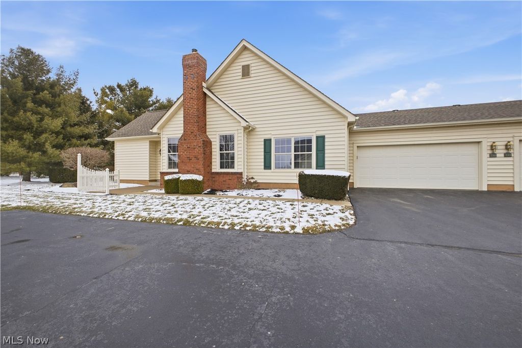 246 Village Court, Columbiana, OH 44408