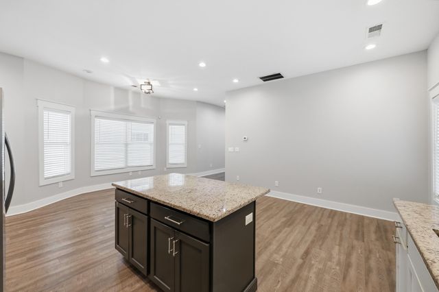 638 N Limestone, Lexington, KY 40508