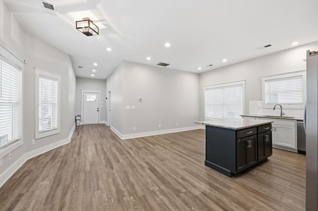 638 N Limestone, Lexington, KY 40508