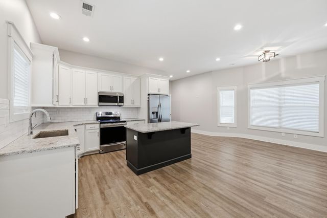 638 N Limestone, Lexington, KY 40508