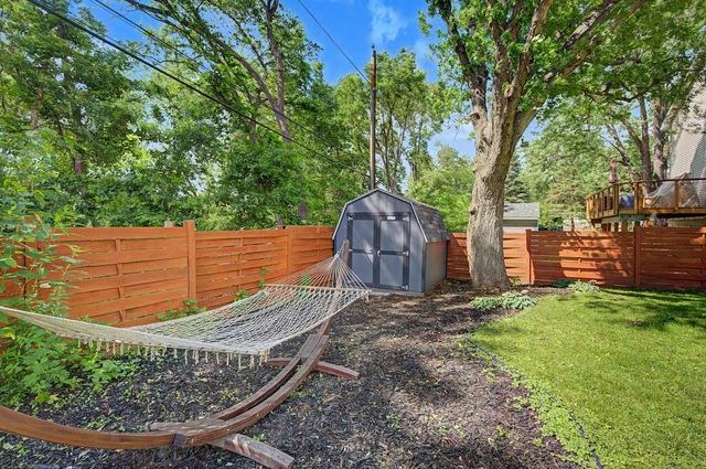 2725 Parkview Boulevard, Robbinsdale, MN 55422