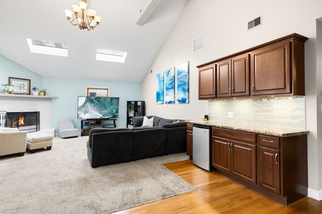 1S115 Euclid Avenue, Villa Park, IL 60181