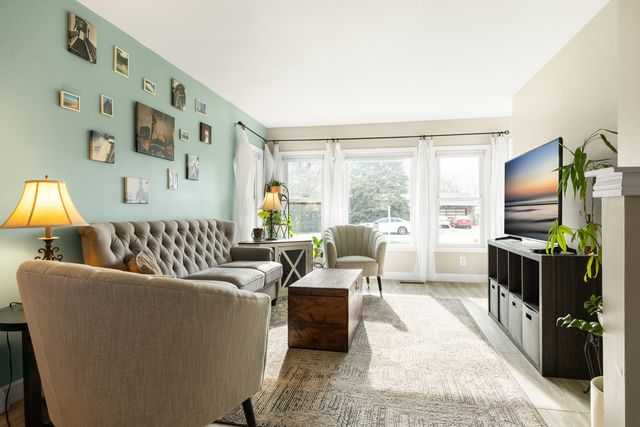 1S115 Euclid Avenue, Villa Park, IL 60181