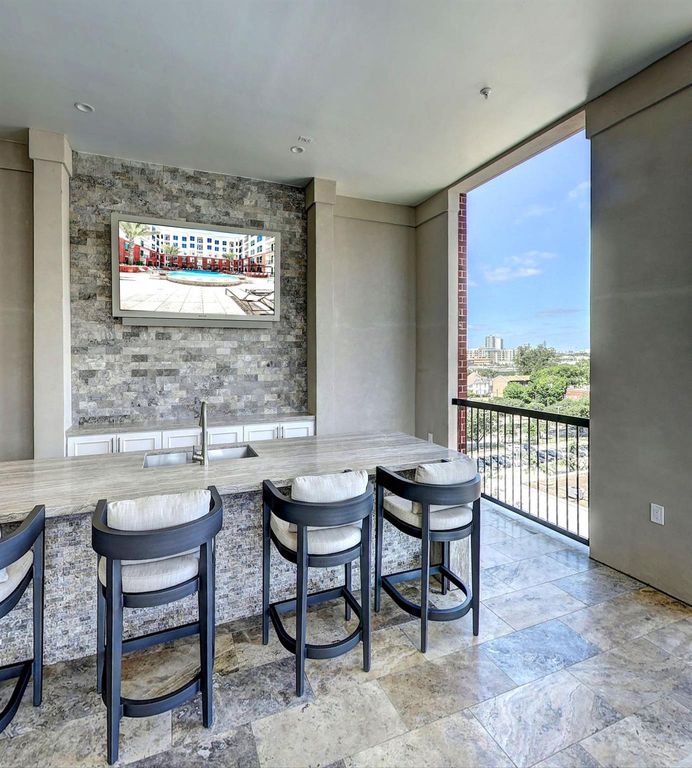 2111 Austin Street 502, Houston, TX 77002