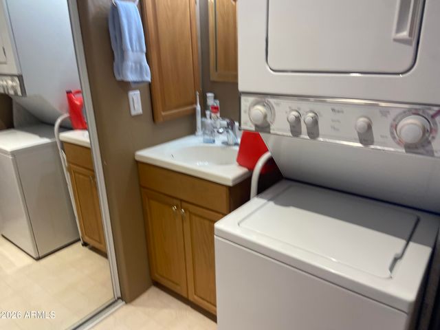 2010 S Crow Avenue, Apache Junction, AZ 85119